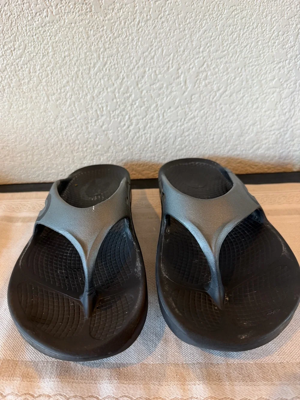 OOFOS Graphite Ooriginal Sports Recovery Flip Flop Sandals